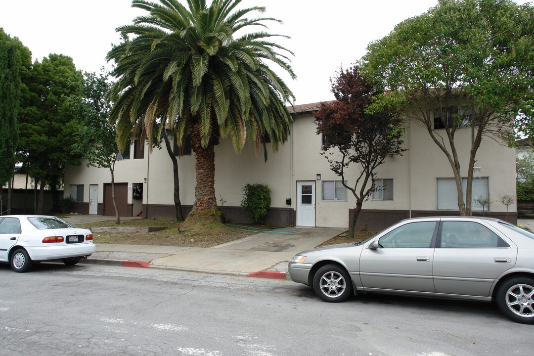 611 Wessex Way in Belmont, CA - Foto de edificio