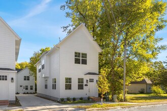 1324 Van Buren Ave in Fayetteville, AR - Building Photo - Building Photo