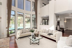8614 N 17th Pl in Phoenix, AZ - Building Photo