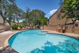 Canyon Oaks in San Antonio, TX - Building Photo