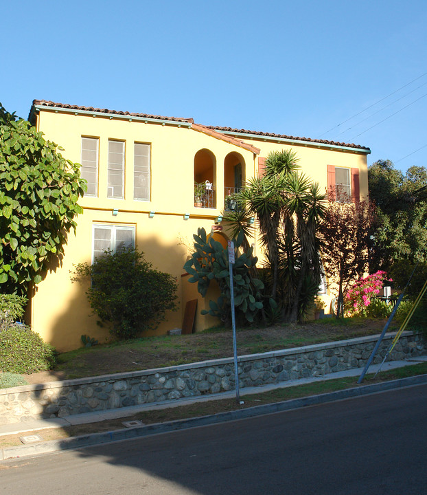 755 N La Fayette Park Pl in Los Angeles, CA - Building Photo