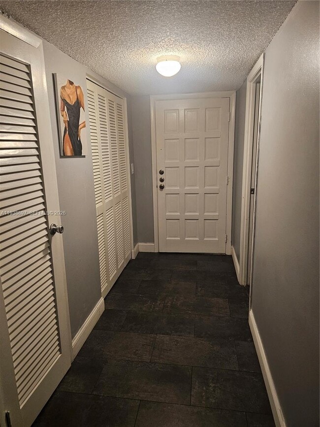 5961 N Falls Cir Dr in Lauderhill, FL - Building Photo - Building Photo