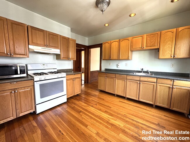 18 Saint Peter St, Unit 3