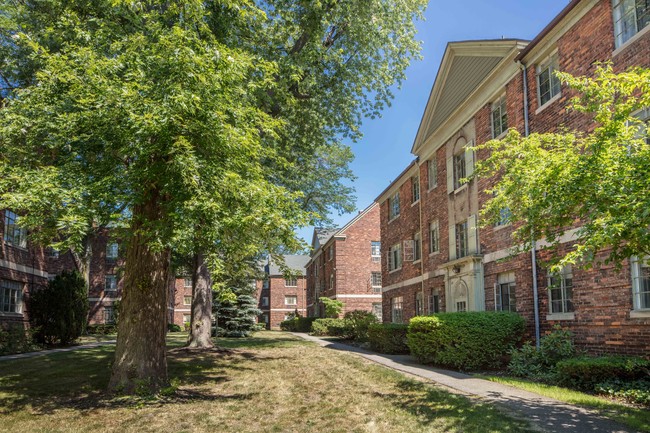 Canterbury Court Apartments