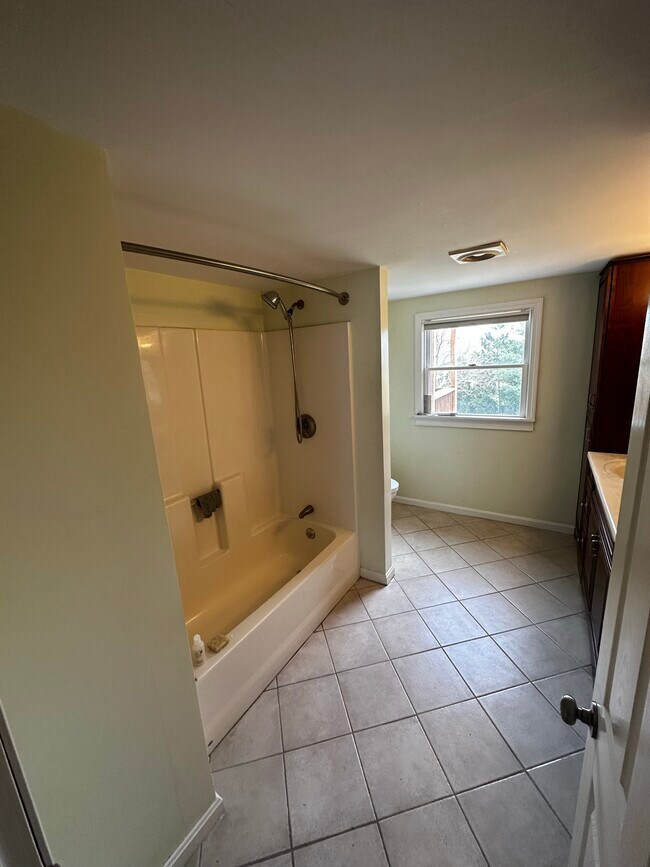 13 Foster Ln Rentals in Kingston, MA