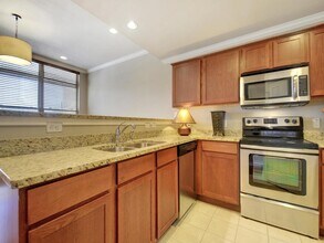 305 E 31st St in Austin, TX - Building Photo - Building Photo
