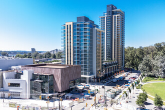 Hunter at Lynn Creek in North Vancouver District, BC - Building Photo - Building Photo