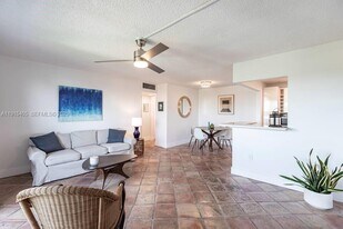 1732 Meridian Ave in Miami Beach, FL - Building Photo