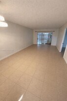 220 SW 9th Ave, Unit 516 in Hallandale Beach, FL - Building Photo