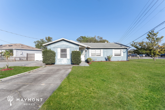 5004 Deltona Blvd in Spring Hill, FL - Building Photo