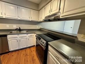 1600 Sharon Rd W in Charlotte, NC - Building Photo - Building Photo