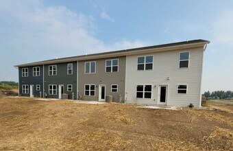 1604 Eastside Cir in Marshfield, WI - Building Photo - Building Photo
