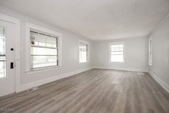15409 Grovewood Ave in Cleveland, OH - Building Photo - Building Photo