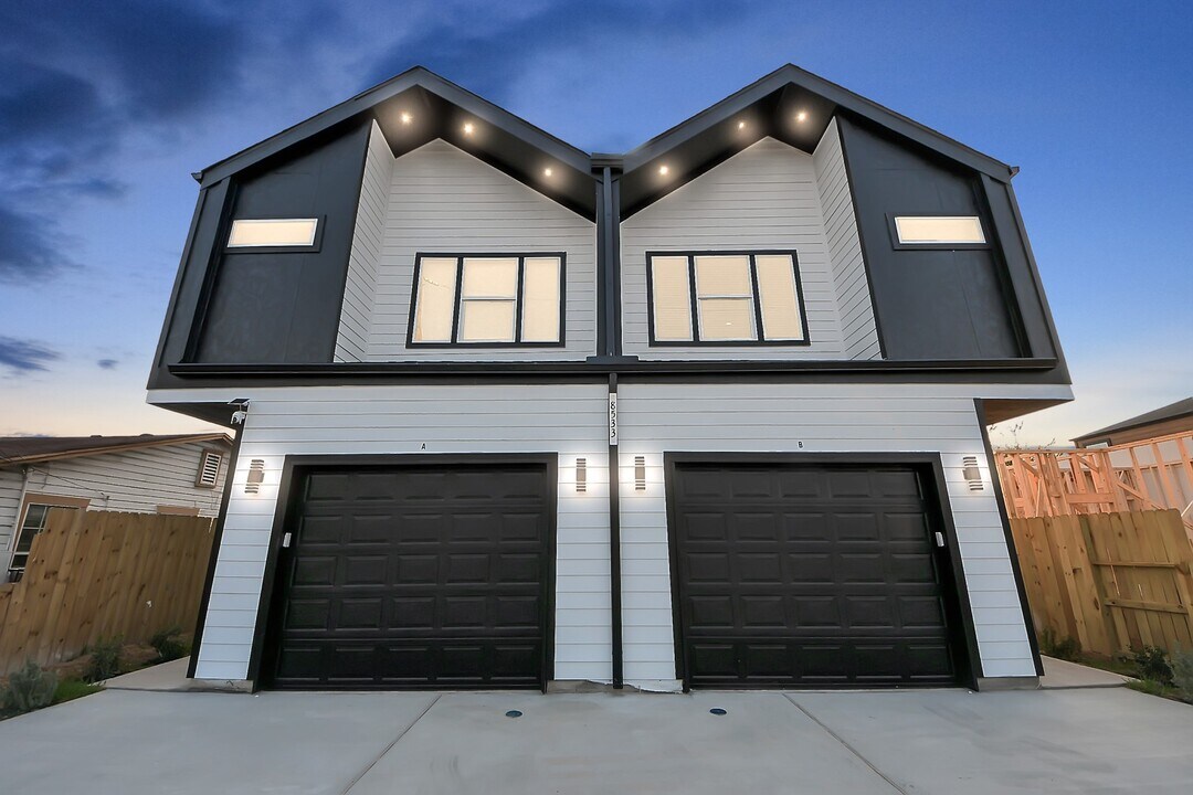 8533 Amadwe St in Houston, TX - Building Photo