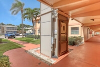 658 Saxony Pl in Delray Beach, FL - Building Photo - Building Photo