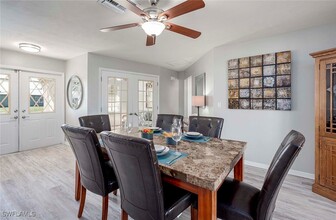915 SE 28th Terrace in Cape Coral, FL - Foto de edificio - Building Photo