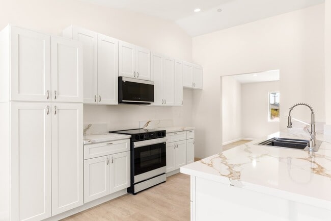 21471 Reed Pl in California City, CA - Building Photo - Building Photo