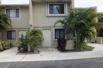 139 Sparrow Dr in Royal Palm Beach, FL - Building Photo - Building Photo