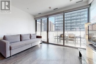 50 Charles St E in Toronto, ON - Building Photo - Building Photo