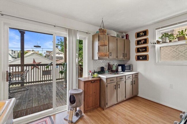 2462 S Howell Ave, Unit 1 First Floor