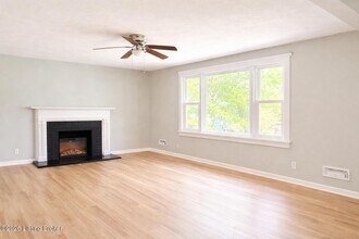 5610 Haunz Ln in Louisville, KY - Building Photo - Building Photo