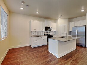 749 S Rocker Ave in Kuna, ID - Building Photo - Building Photo