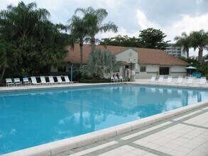 2236 N Cypress Bend Dr in Pompano Beach, FL - Building Photo - Building Photo