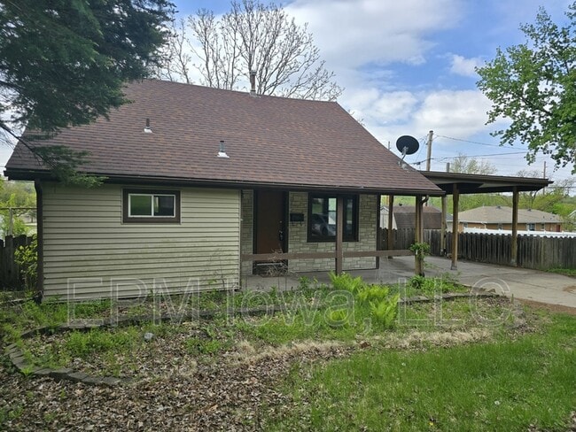 4037 Vine Ave SE in Cedar Rapids, IA - Building Photo - Building Photo