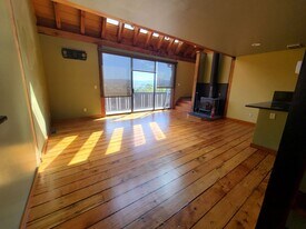 456 W Richmond Ave. in Richmond, CA - Building Photo