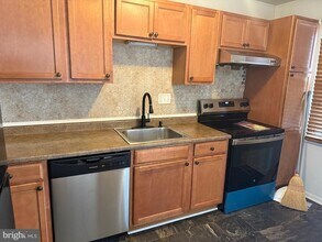 21 Monhegan Ct in Carney, MD - Building Photo - Building Photo