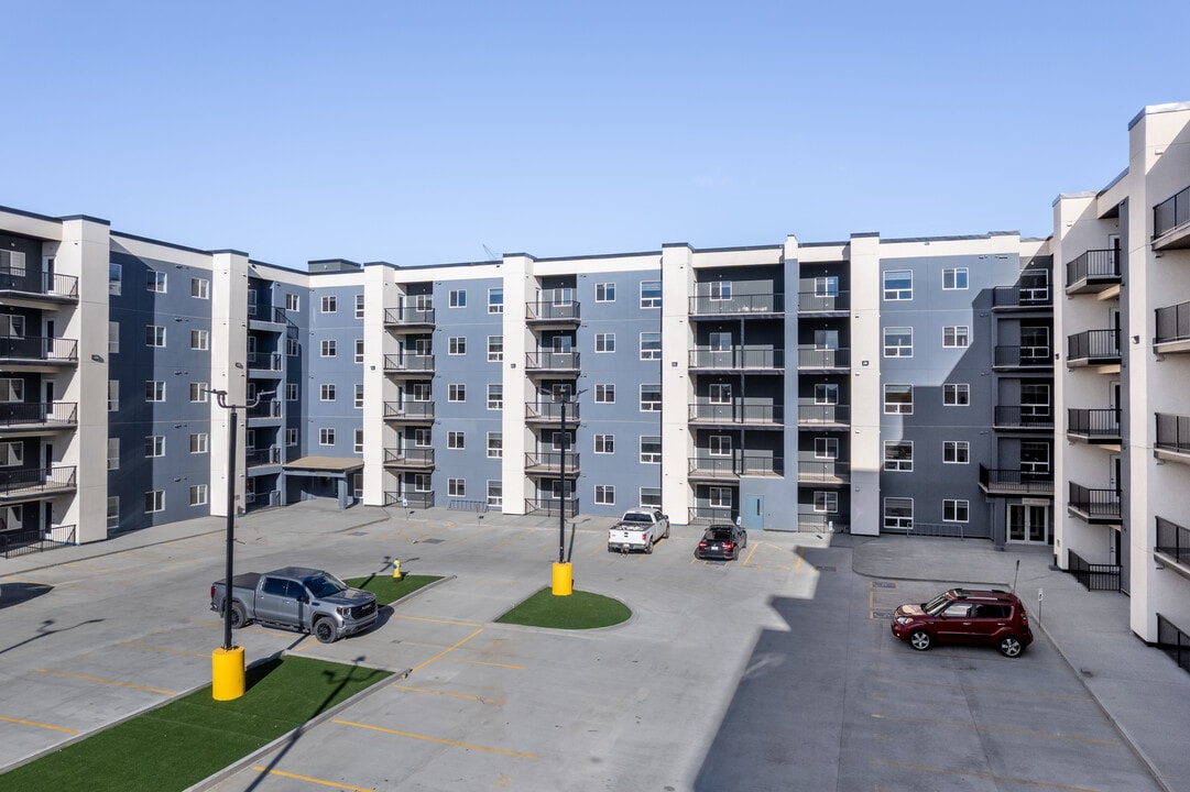 Hills on 36 in Edmonton, AB - Building Photo