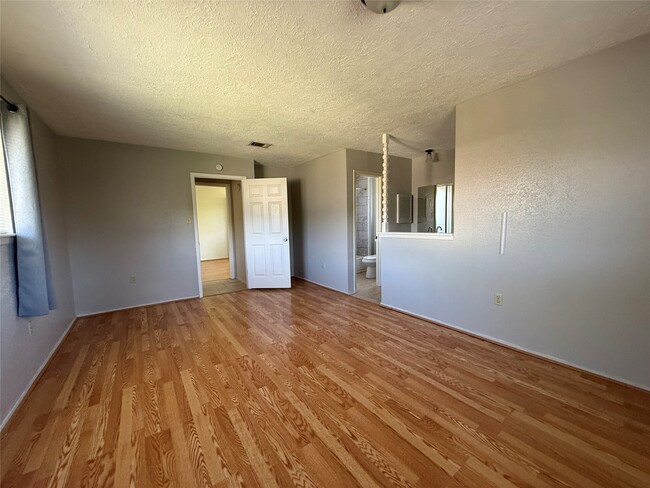 property at 514 W Castle Harbour Dr