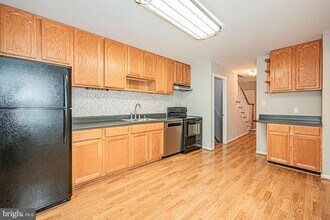 29 Longmeadow Dr in Gaithersburg, MD - Building Photo - Building Photo