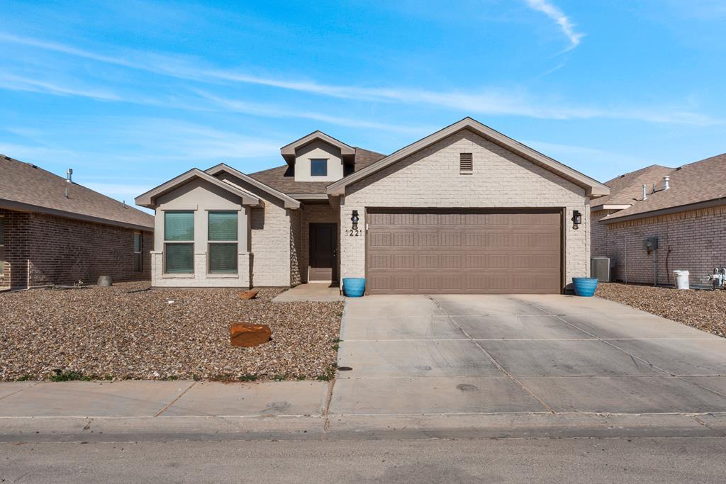 1221 Big Easy St in Odessa, TX - Building Photo