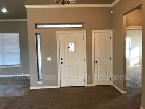 1721 Sharon Dr in Guthrie, OK - Building Photo - Building Photo