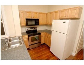 15 Linden St, Unit 2 in Boston, MA - Building Photo - Building Photo