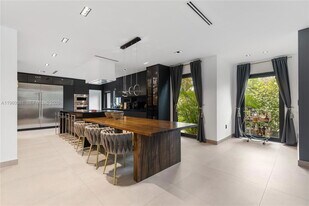 63 SW 31st Rd in Miami, FL - Building Photo