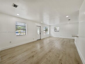 631 N 68th Terrace in Hollywood, FL - Building Photo - Building Photo