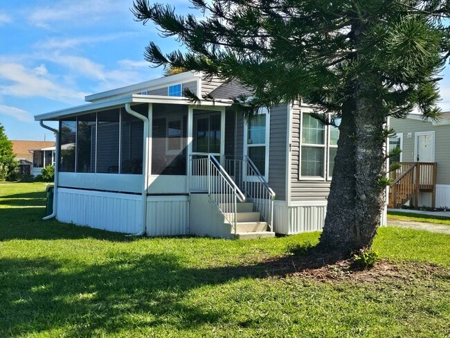 200 S Banana River Dr in Merritt Island, FL - Building Photo - Building Photo