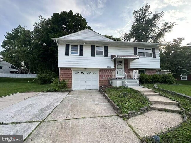 3202 Cambridge Dr