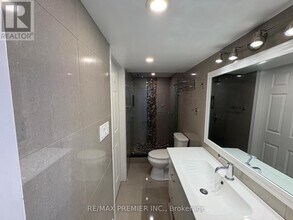 126 Pioneer Ln in Vaughan, ON - Building Photo - Building Photo