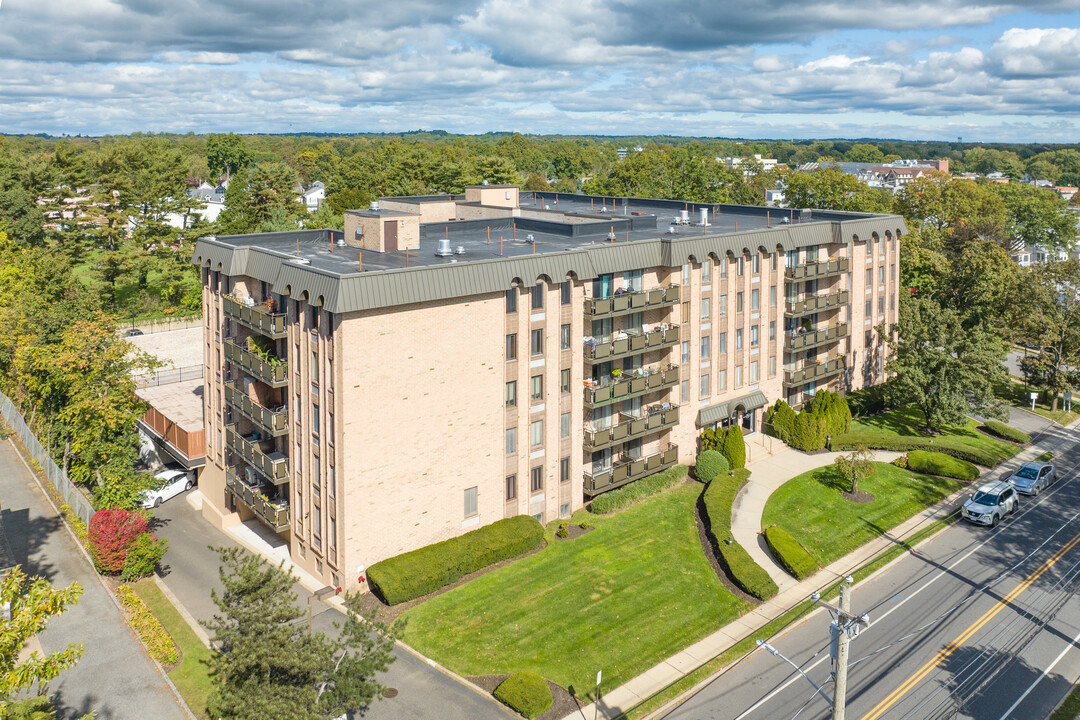 175 Maple Ave in Westbury, NY - Building Photo