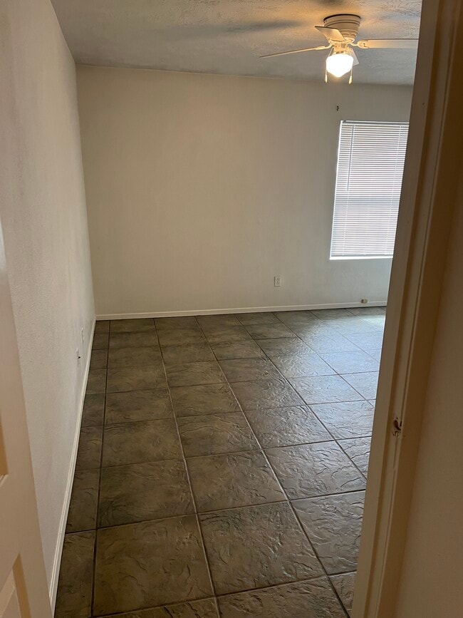 212 Boston Ave, Unit 4-Plex With Garage in Nederland, TX - Building Photo - Building Photo