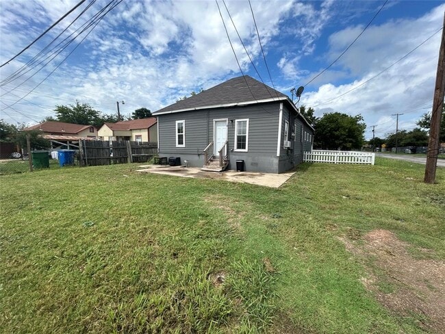 400 Symes St in Taylor, TX - Building Photo - Building Photo