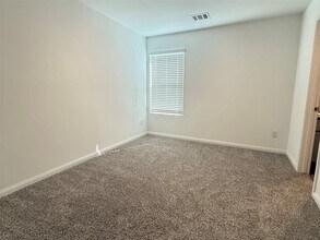 16770 N Marie Vlg Dr in Conroe, TX - Building Photo - Building Photo