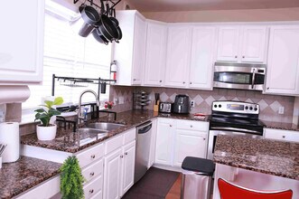 Room in House on Red Birch Dr in Charlotte, NC - Building Photo - Building Photo