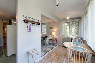 33 Warren Ave in Middletown, RI - Building Photo - Building Photo