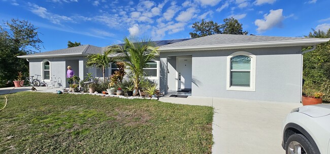 9426 Tacoma Ave in Englewood, FL - Building Photo - Building Photo