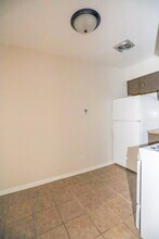 5900 N Winthrop Ave, Unit #405 in Chicago, IL - Building Photo - Building Photo