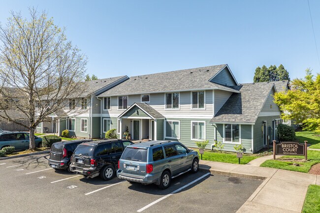 Bristol Court Apartments in Milwaukie, OR - Building Photo - Building Photo